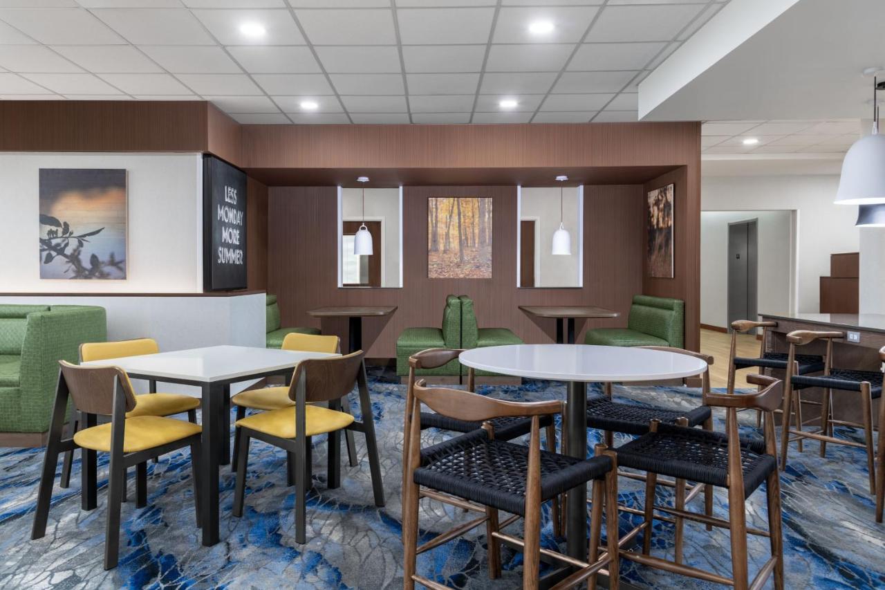 | Fairfield Inn & Suites by Marriott Martinsburg