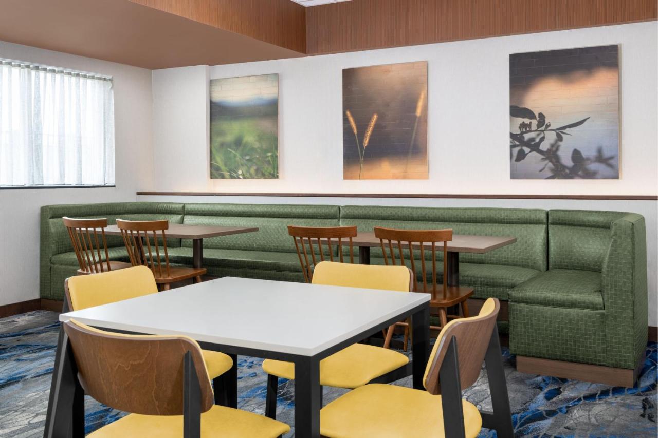 | Fairfield Inn & Suites by Marriott Martinsburg