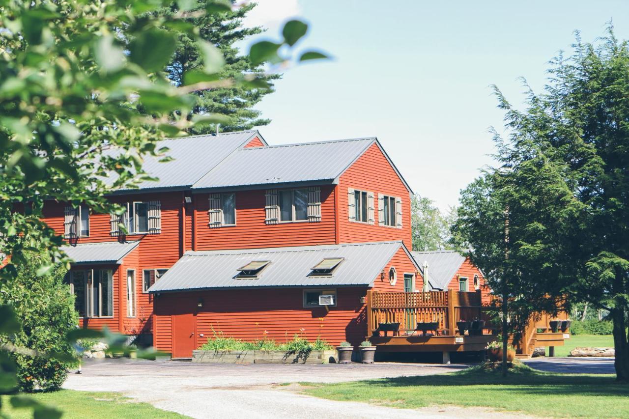 | Old Saco Inn