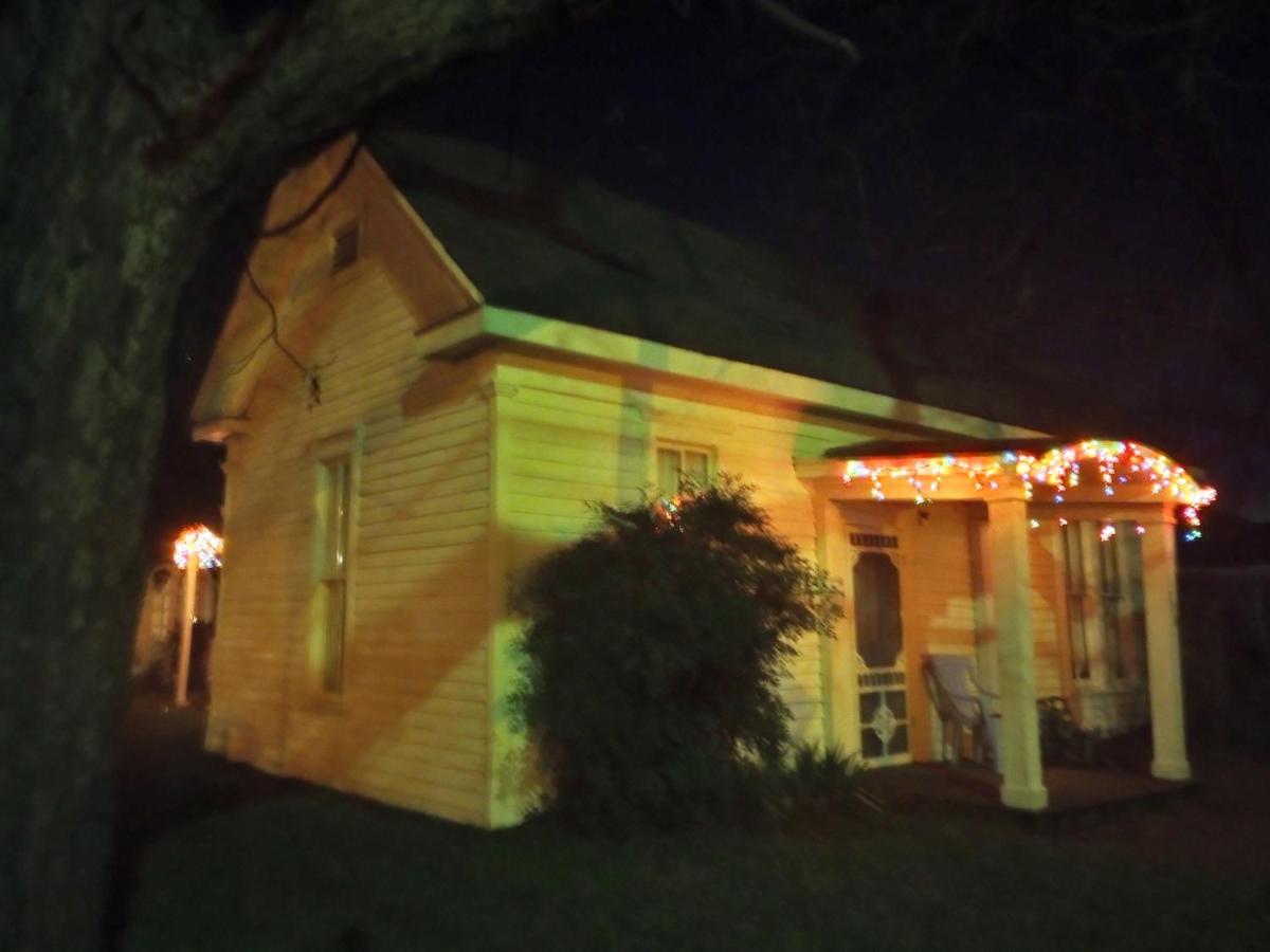  | Carleton House Bed and Breakfast