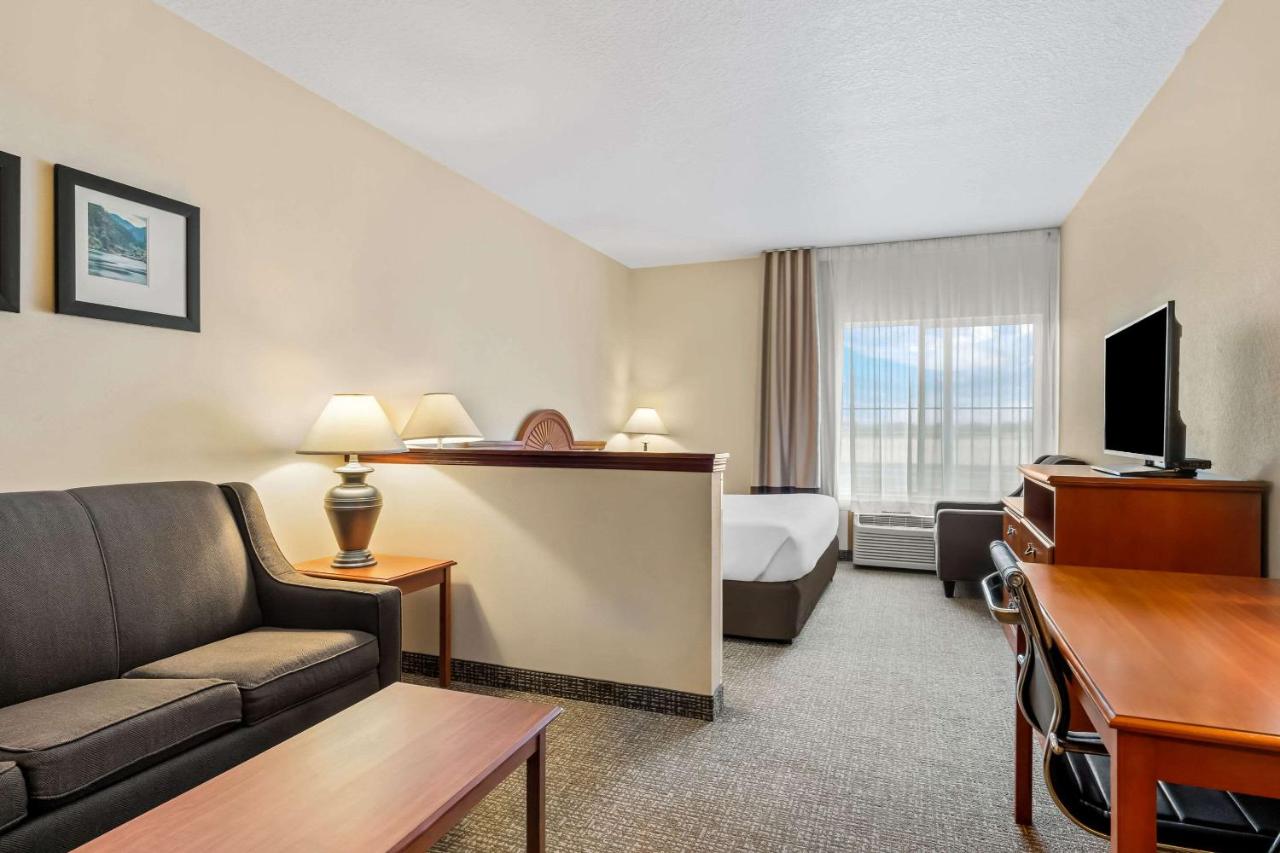 King Suite with Sofa Bed - Non-Smoking at Comfort Inn & Suites Hermiston South