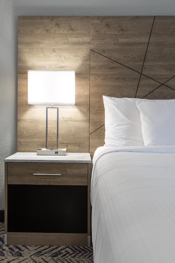 King Room - Accessible/Non Smoking at Rodeway Inn & Suites near Outlet Mall - Asheville