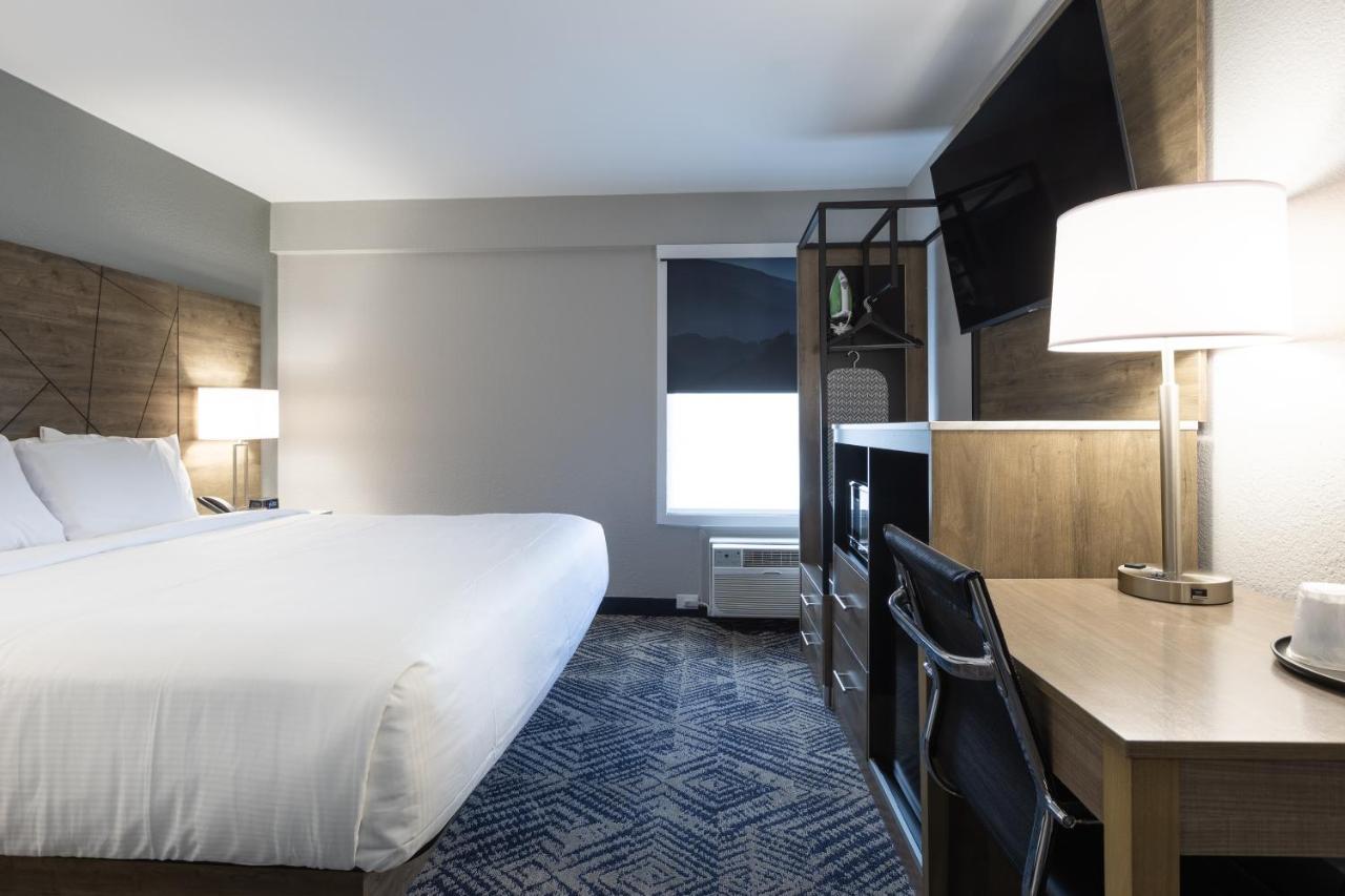 King Room - Accessible/Non Smoking at Rodeway Inn & Suites near Outlet Mall - Asheville