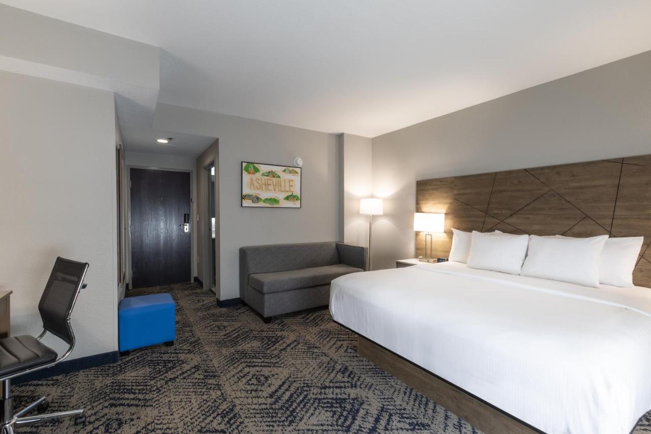 King Room - Accessible/Non Smoking at Rodeway Inn & Suites near Outlet Mall - Asheville