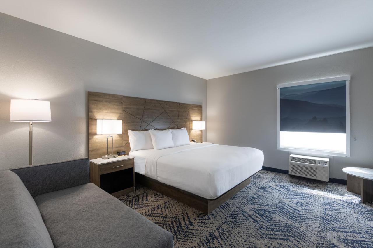 King Room - Accessible/Non Smoking at Rodeway Inn & Suites near Outlet Mall - Asheville