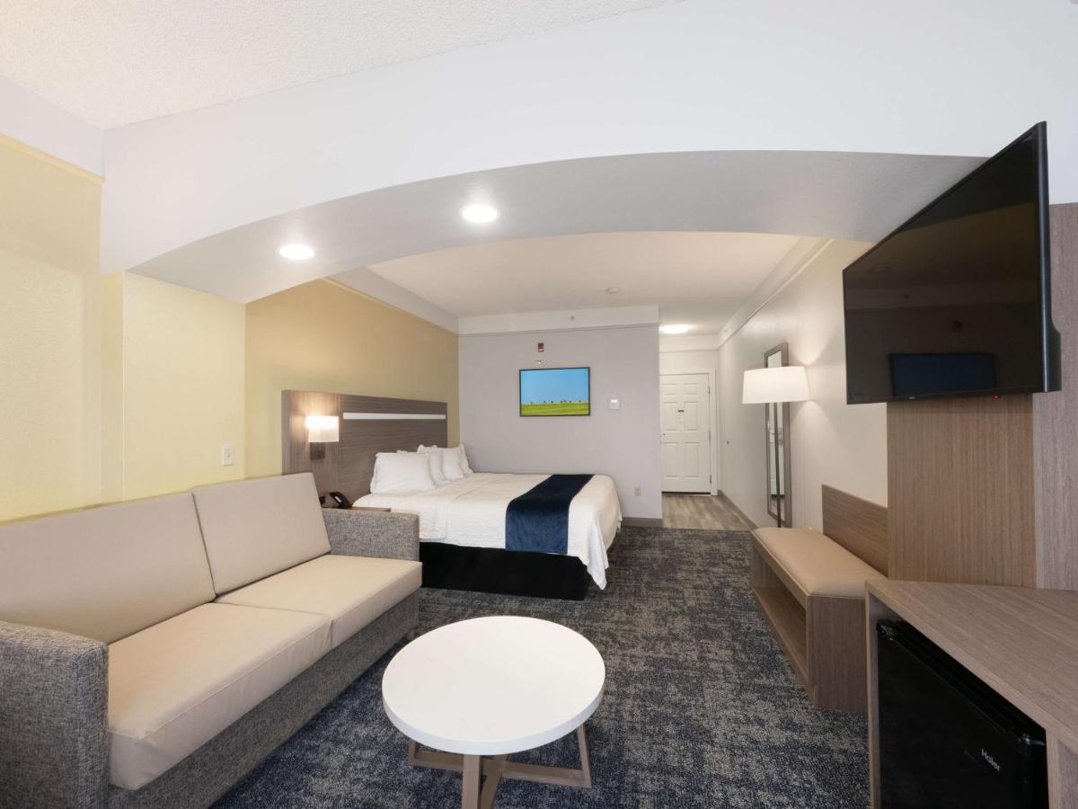 King Room with Sofa Bed - Non-Smoking at SureStay Plus Hotel by Best Western Billings