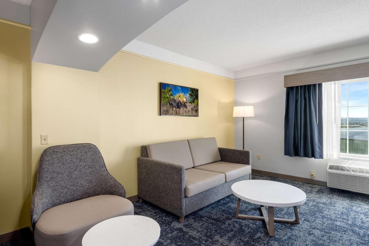 King Room with Sofa Bed - Non-Smoking at SureStay Plus Hotel by Best Western Billings