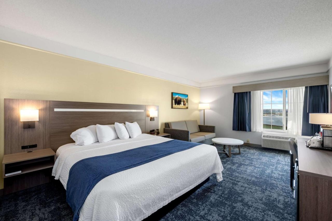 King Room with Single Sofa Bed - Non-Smoking at SureStay Plus Hotel by Best Western Billings