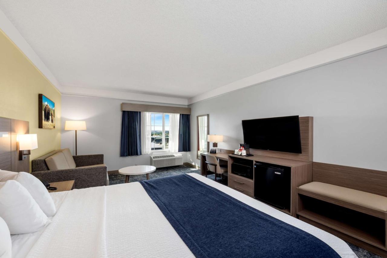 King Room with Single Sofa Bed - Non-Smoking at SureStay Plus Hotel by Best Western Billings