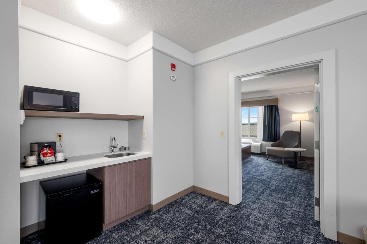 King Room - Non-Smoking at SureStay Plus Hotel by Best Western Billings