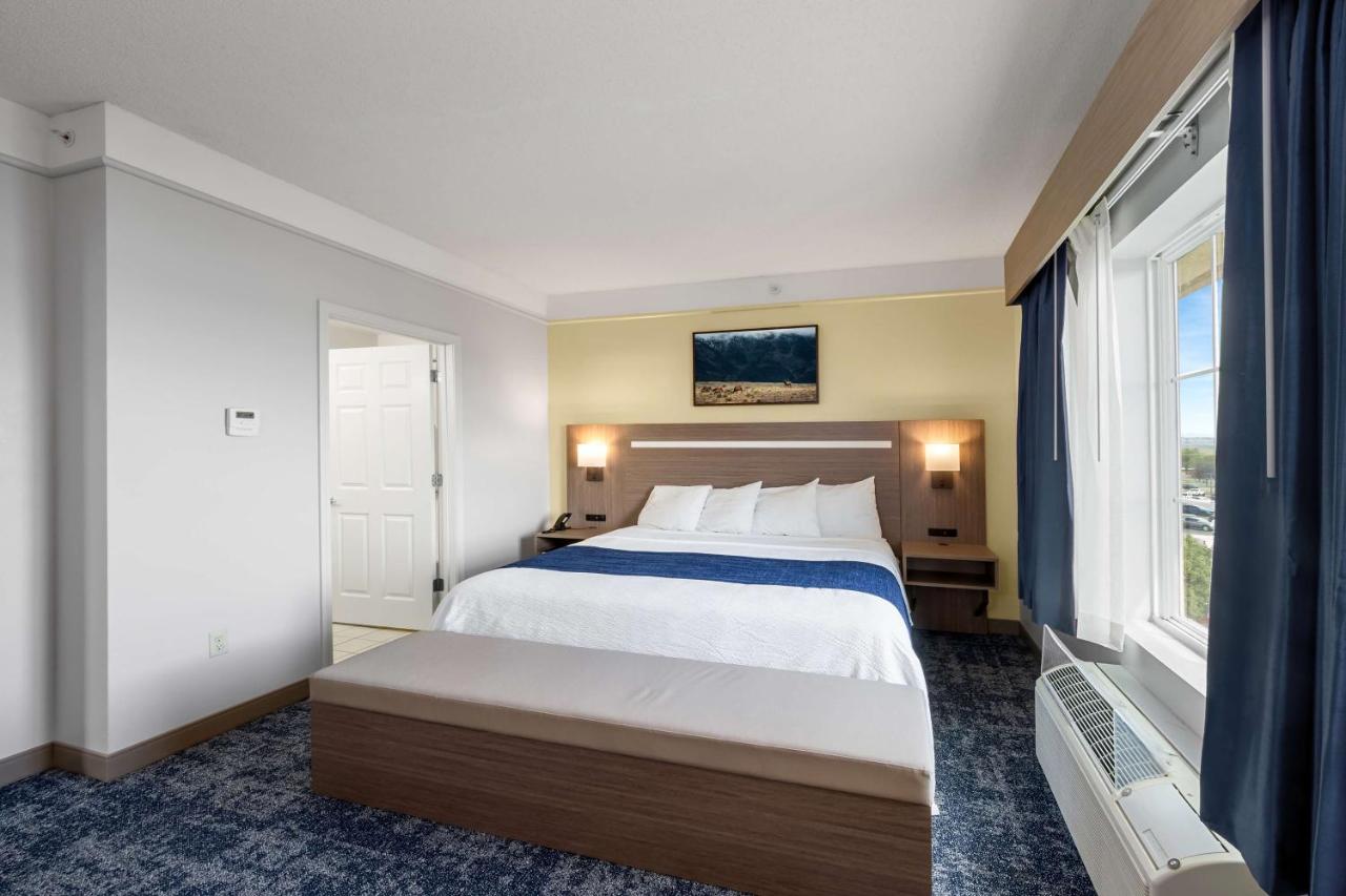 King Room - Non-Smoking at SureStay Plus Hotel by Best Western Billings