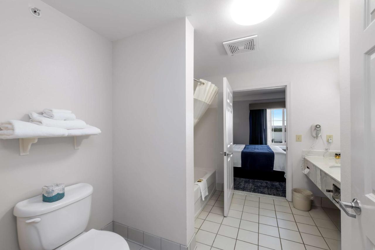 King Room - Non-Smoking at SureStay Plus Hotel by Best Western Billings