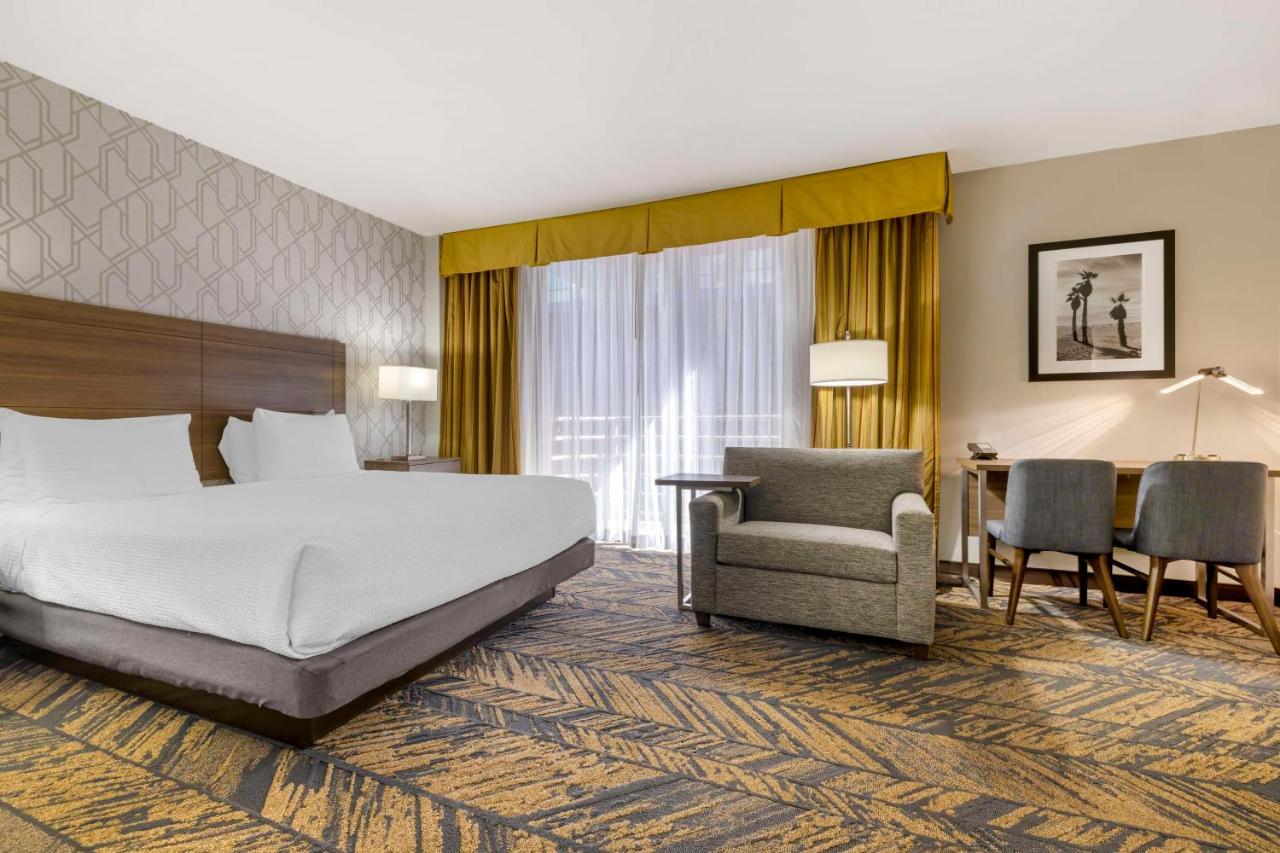 King Room with Mobility Accessible Tub and View at Best Western Plus Bayside Inn