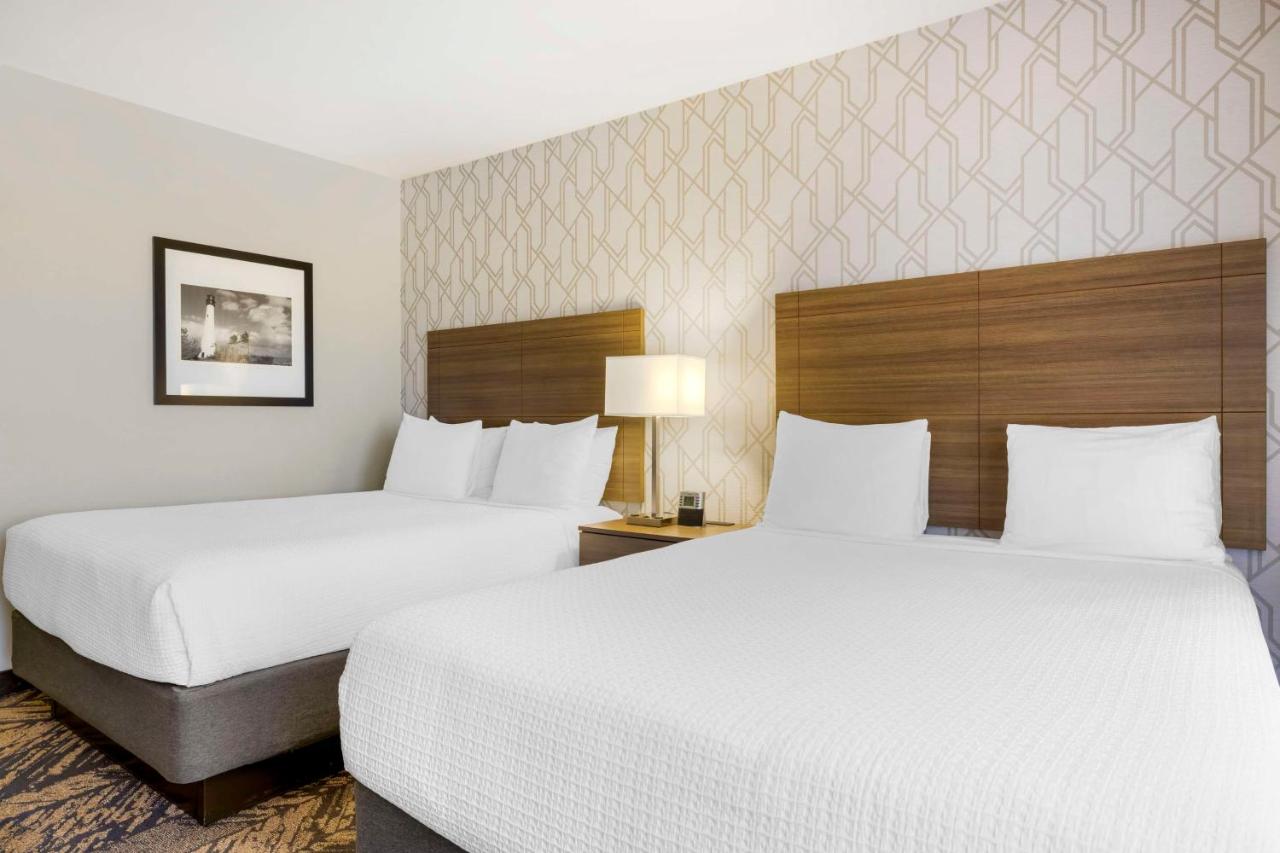 Queen Room with Two Queen Beds and Partial Bay View - Non-Smoking at Best Western Plus Bayside Inn