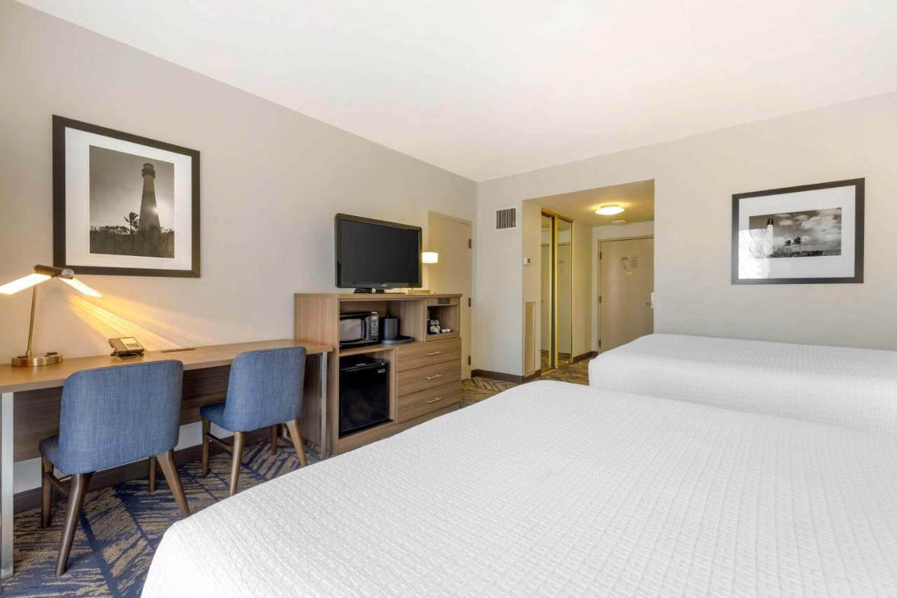 Queen Room with Two Queen Beds and Partial Bay View - Non-Smoking at Best Western Plus Bayside Inn