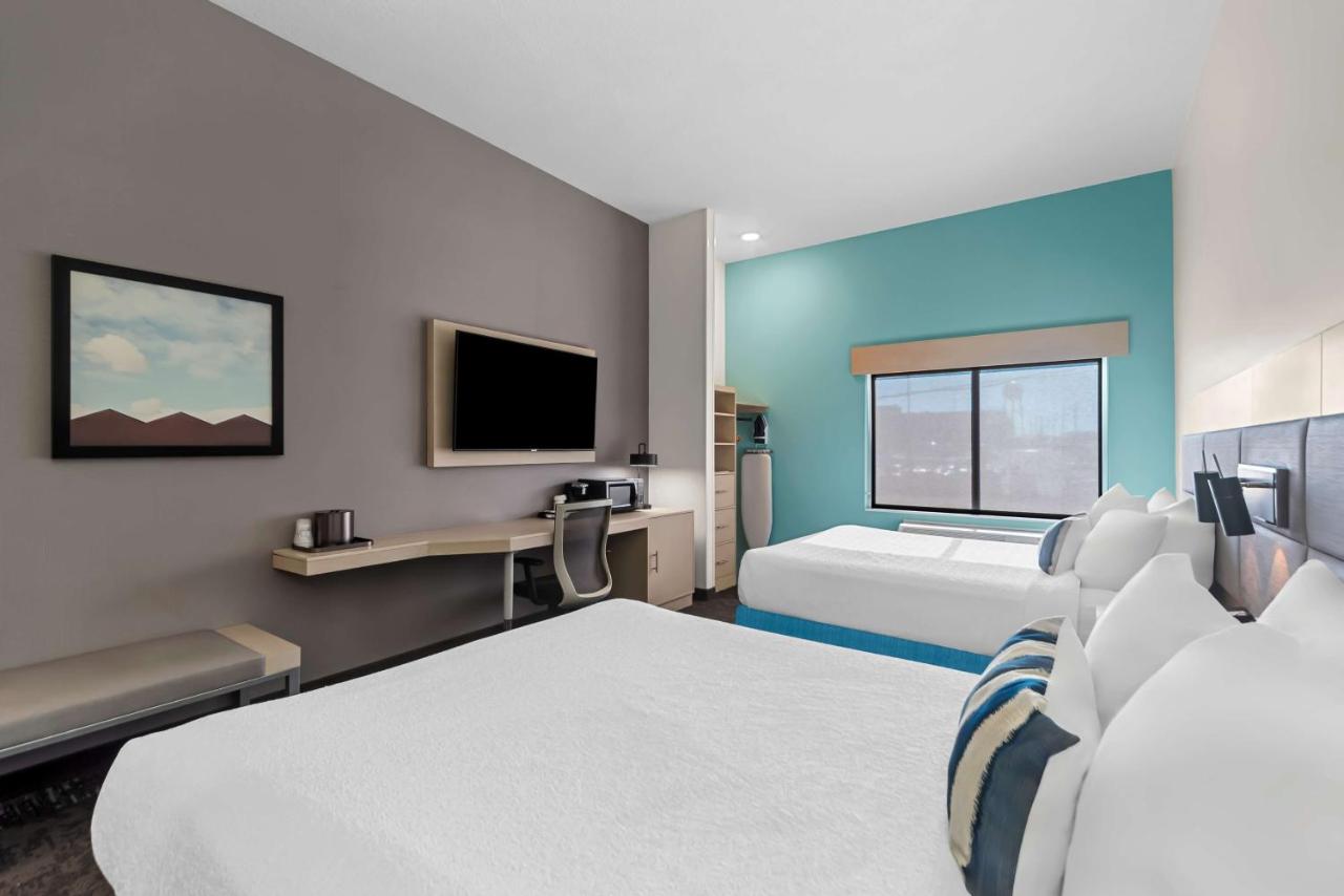 Queen Room with Two Queen Beds and Roll-In Shower - Disability Access at Best Western Plus Ogallala Inn
