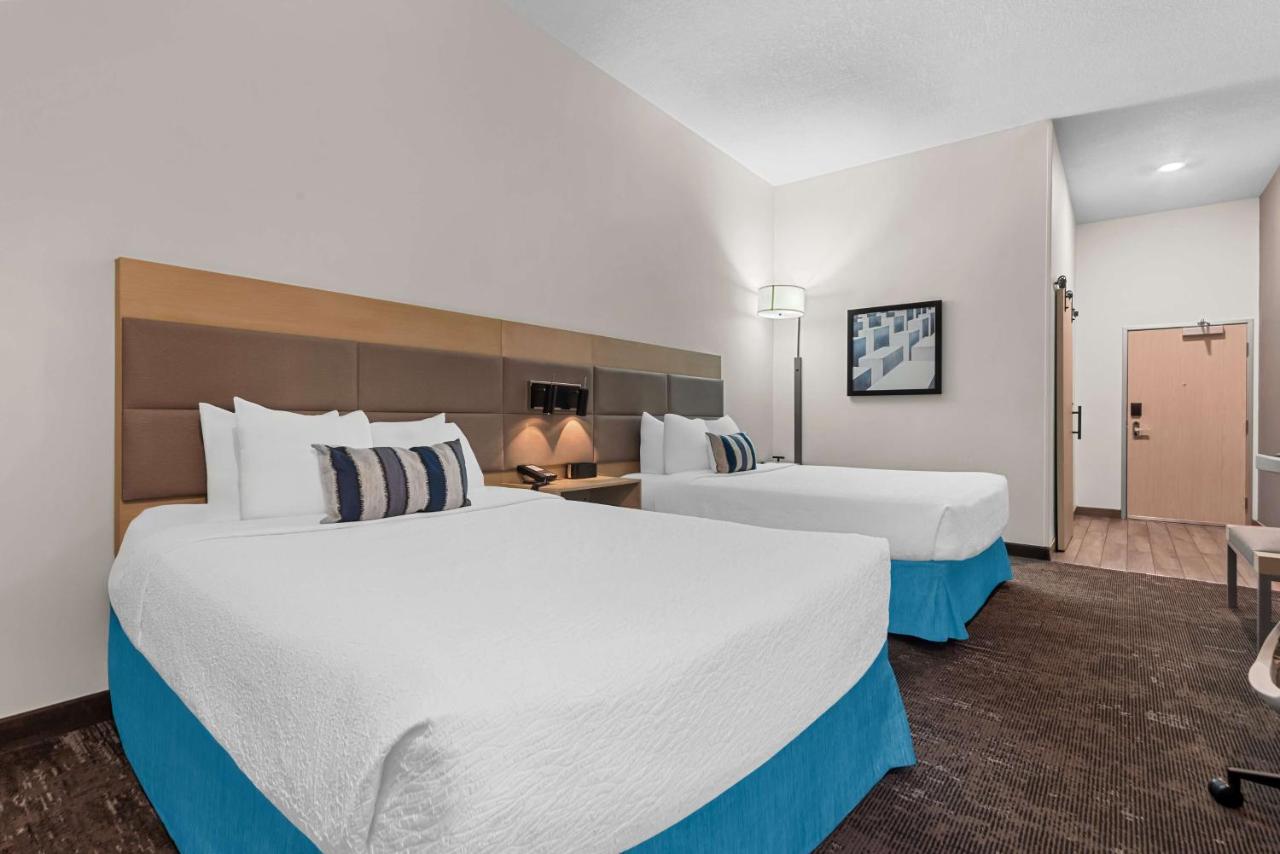 Queen Room with Two Queen Beds and Roll-In Shower - Disability Access at Best Western Plus Ogallala Inn