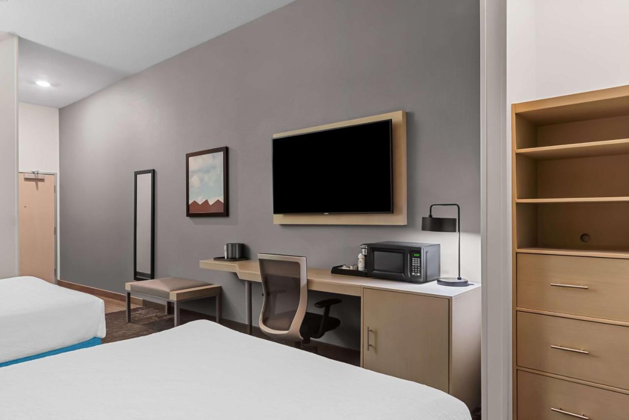 Queen Room with Two Queen Beds and Roll-In Shower - Disability Access at Best Western Plus Ogallala Inn