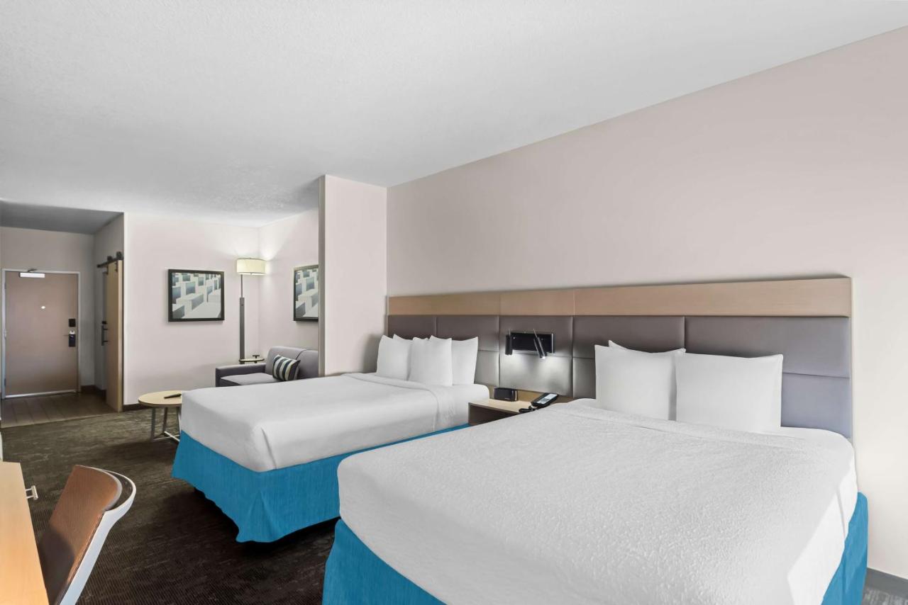 Queen Suite with Communication Assistance at Best Western Plus Ogallala Inn