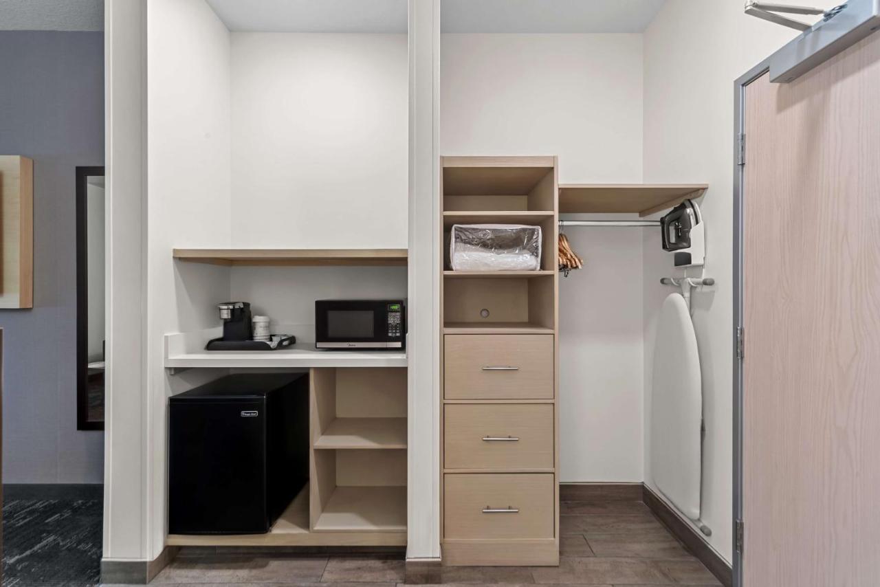 Queen Suite with Communication Assistance at Best Western Plus Ogallala Inn