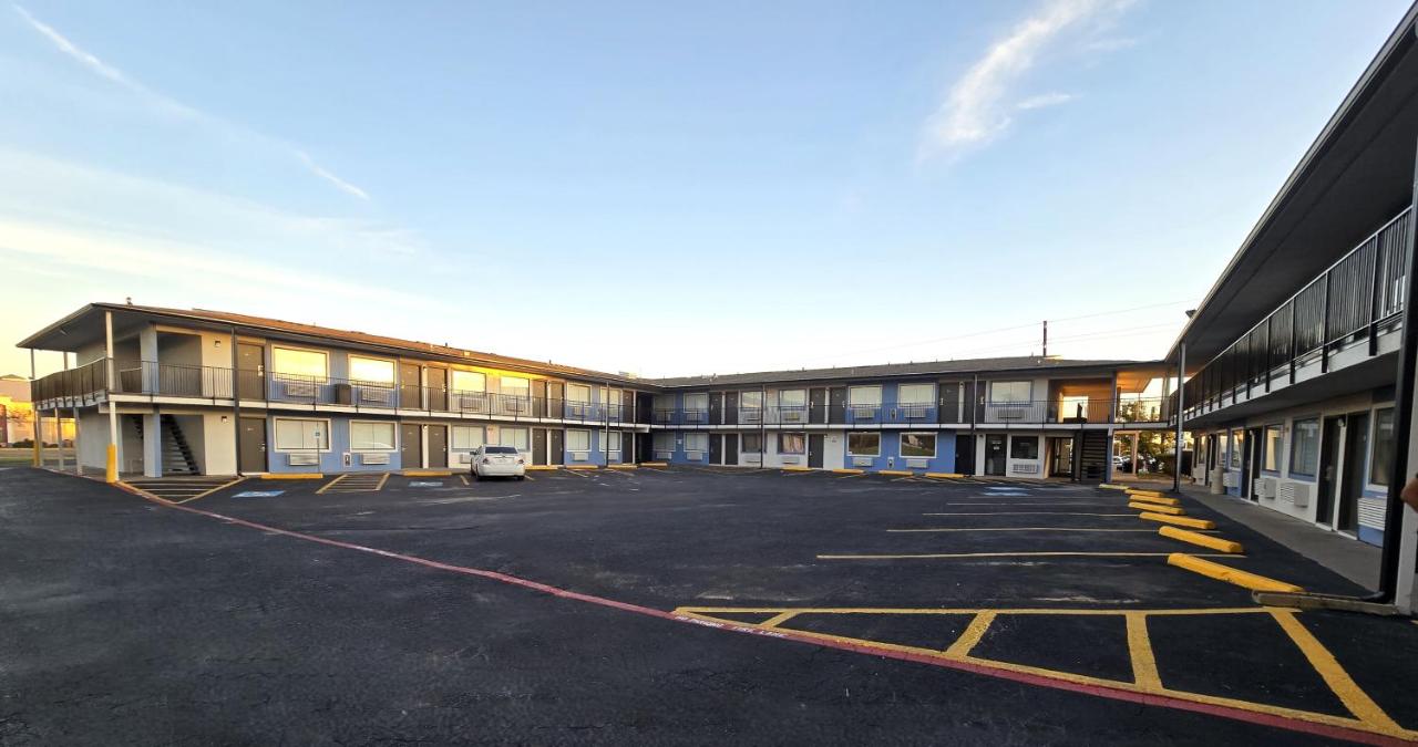 | OYO Hotel Wichita Falls I-44 at Maurine St