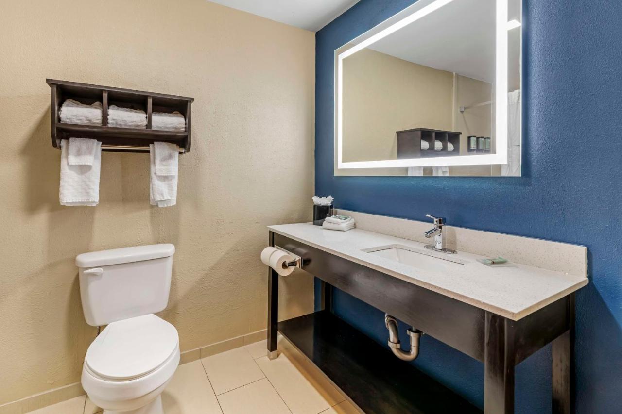 King Suite with Kitchenette - Non-Smoking at Best Western New Albany