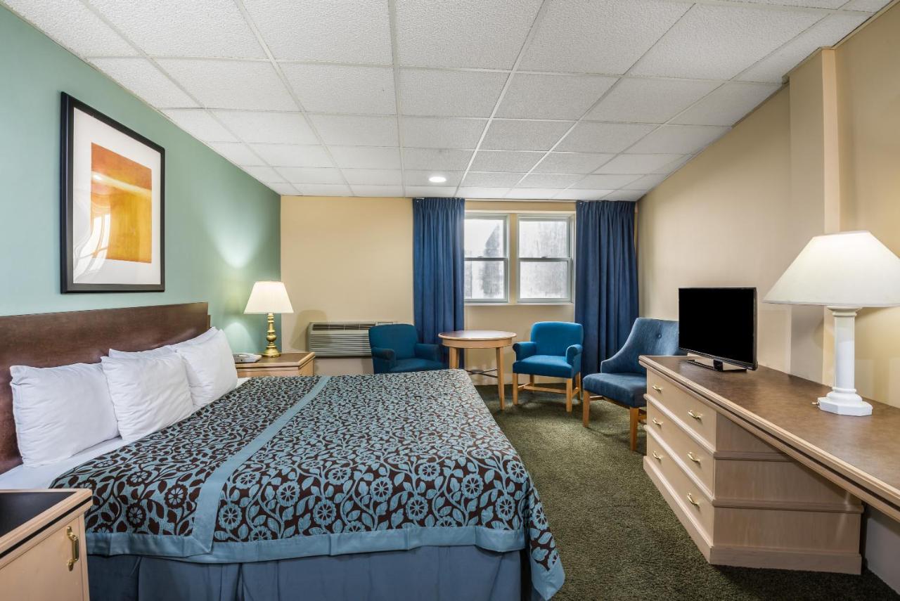 King Room - No View at Days Inn by Wyndham Atlantic City Oceanfront-Boardwalk