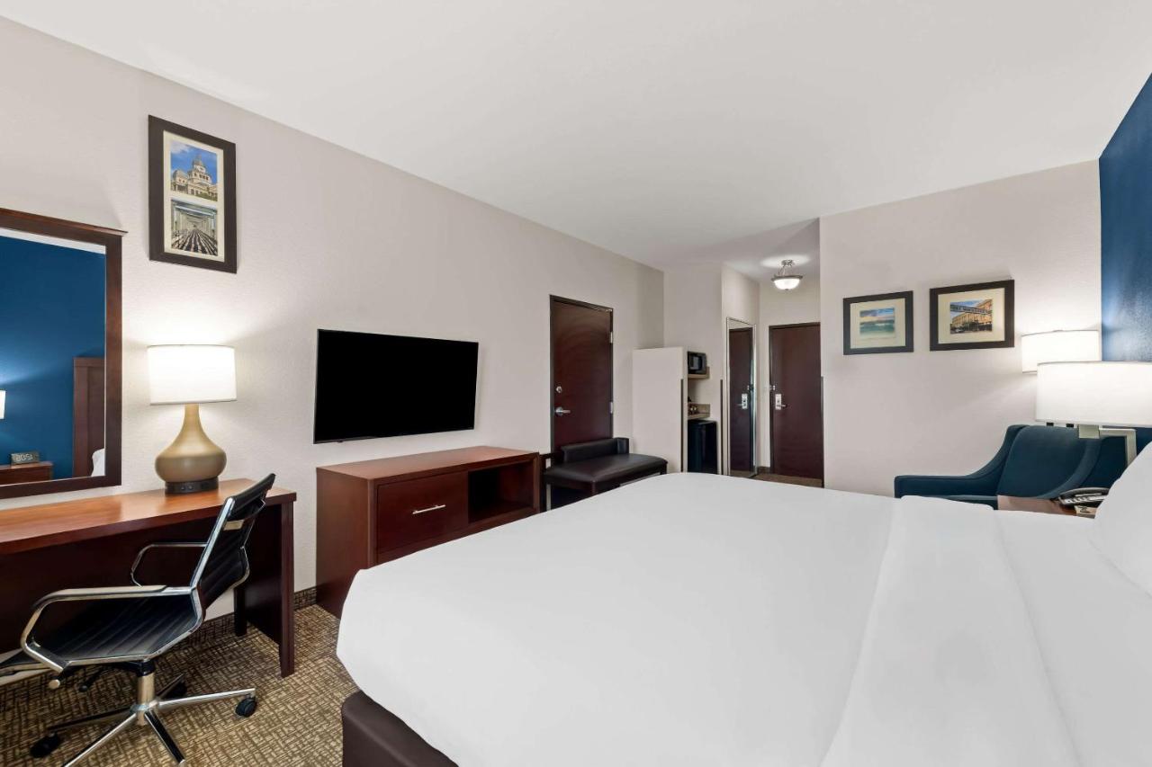  | Comfort Inn & Suites Near Lake Lewisville