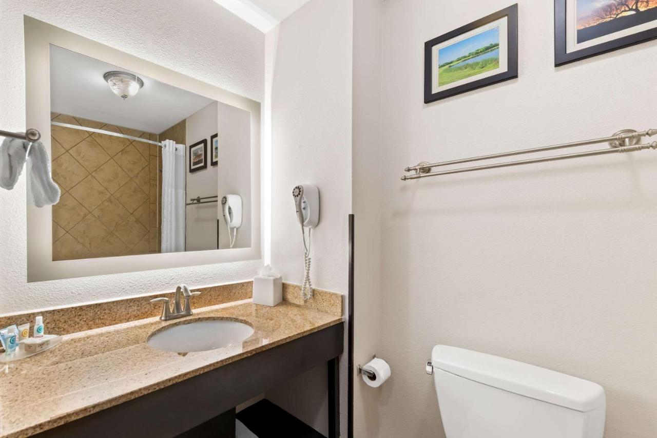  | Comfort Inn & Suites Near Lake Lewisville