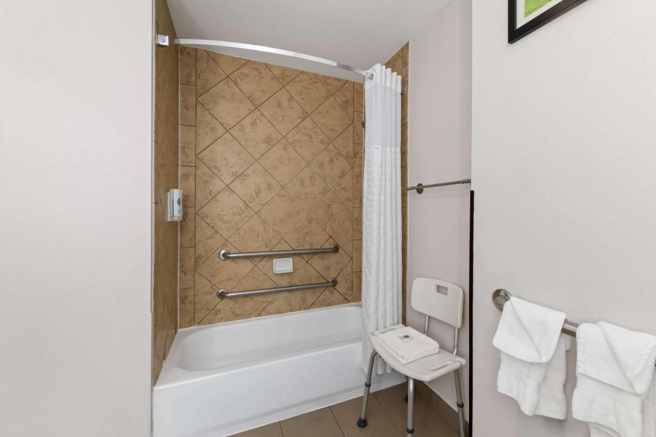 | Comfort Inn & Suites Near Lake Lewisville