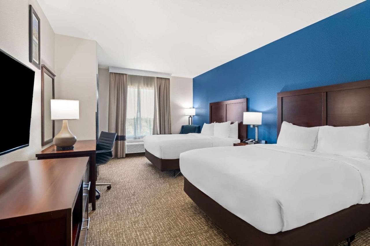  | Comfort Inn & Suites Near Lake Lewisville