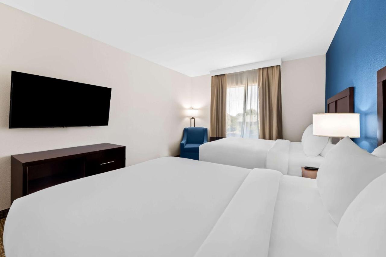  | Comfort Inn & Suites Near Lake Lewisville