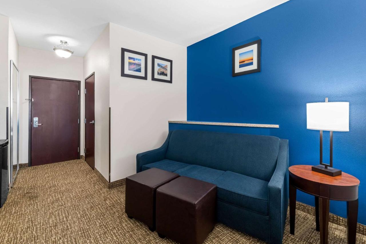  | Comfort Inn & Suites Near Lake Lewisville