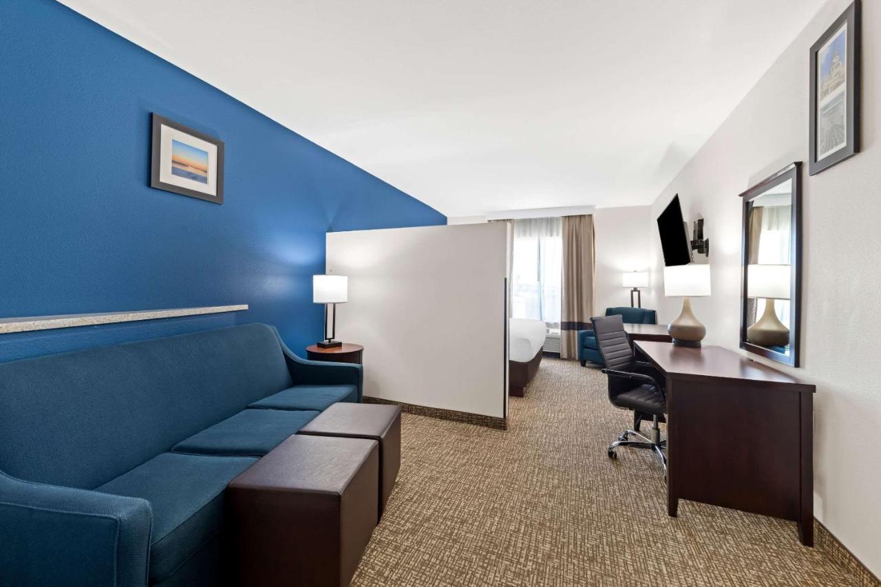  | Comfort Inn & Suites Near Lake Lewisville