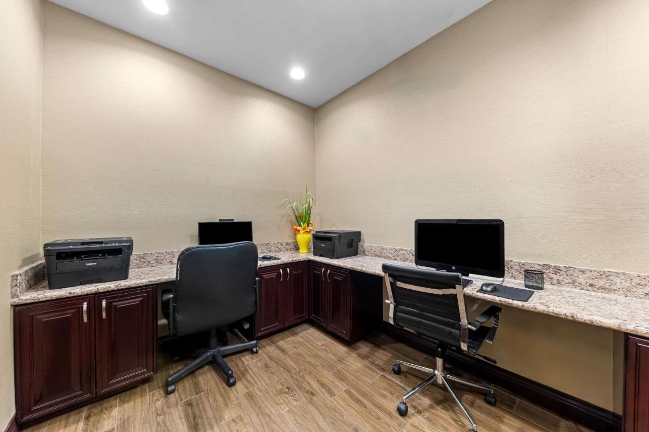  | Comfort Inn & Suites Near Lake Lewisville