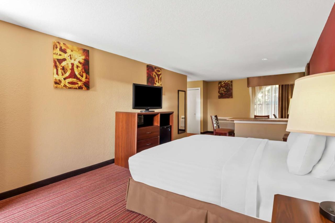 | Best Western Plus Fiesta Inn
