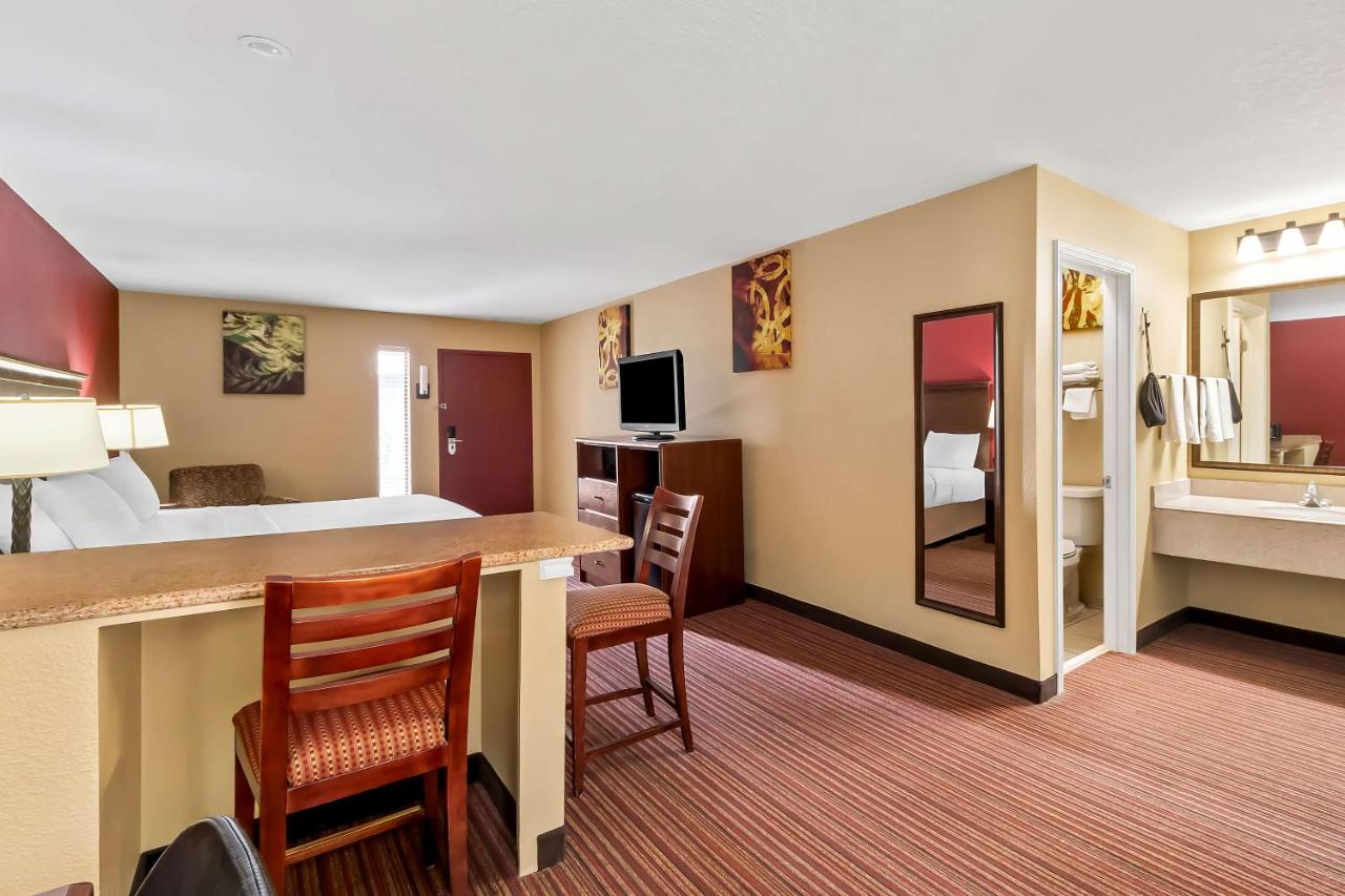 | Best Western Plus Fiesta Inn