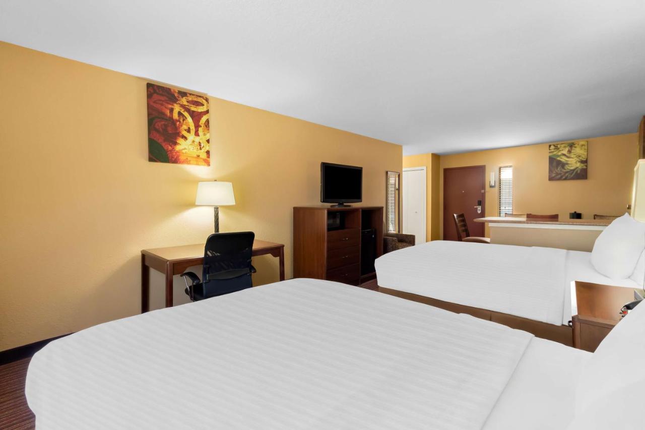 | Best Western Plus Fiesta Inn