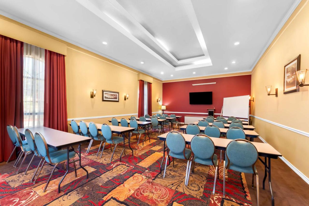 | Best Western Plus Fiesta Inn