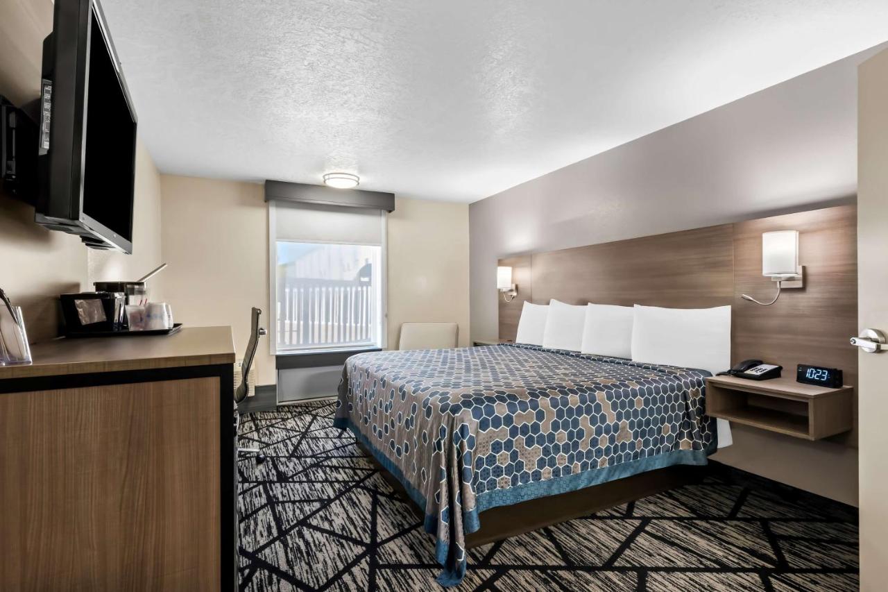Queen Room with Mobility Accessible Walk-In Shower at SureStay Hotel by Best Western Duncan