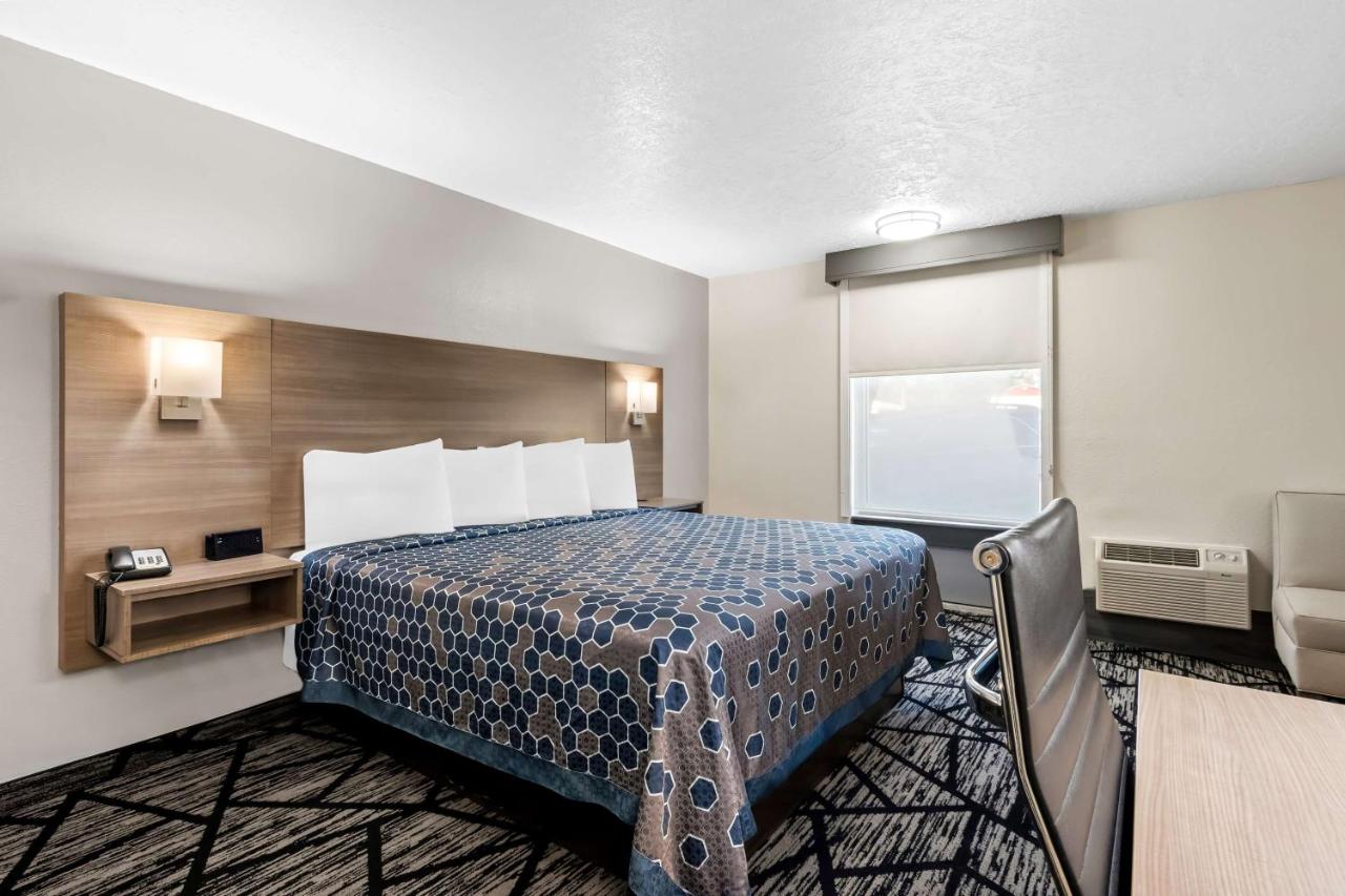 Large King Room - Non-Smoking at SureStay Hotel by Best Western Duncan