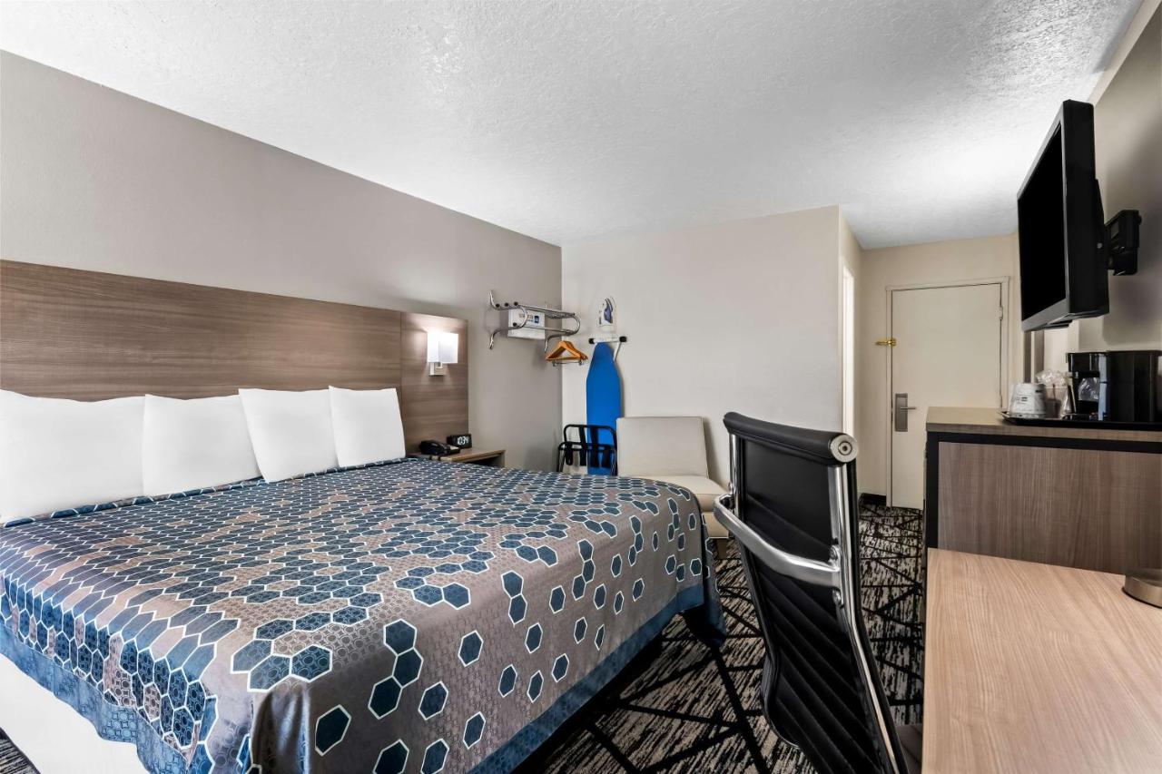 Large King Room - Non-Smoking at SureStay Hotel by Best Western Duncan