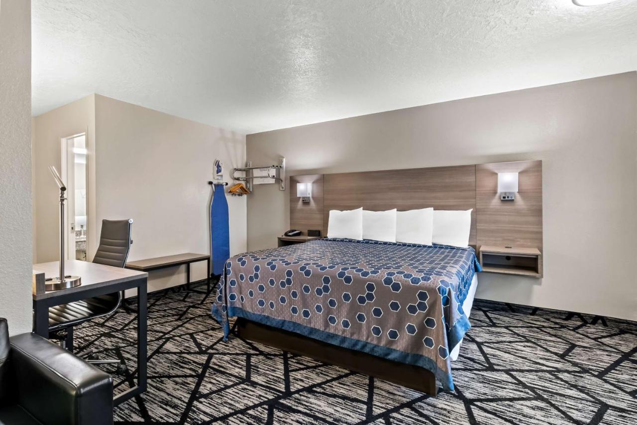 King Room with Roll-In Shower - Disability Access at SureStay Hotel by Best Western Duncan