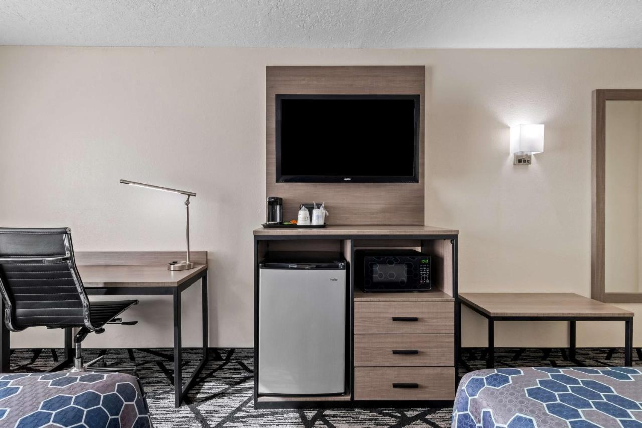 Double Room with Two Double Beds - Non-Smoking at SureStay Hotel by Best Western Duncan