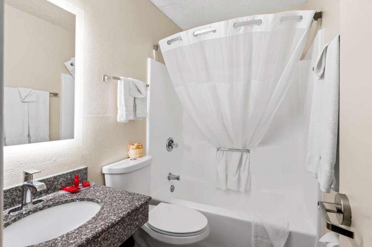 Large King Room - Non-Smoking at SureStay Hotel by Best Western Duncan