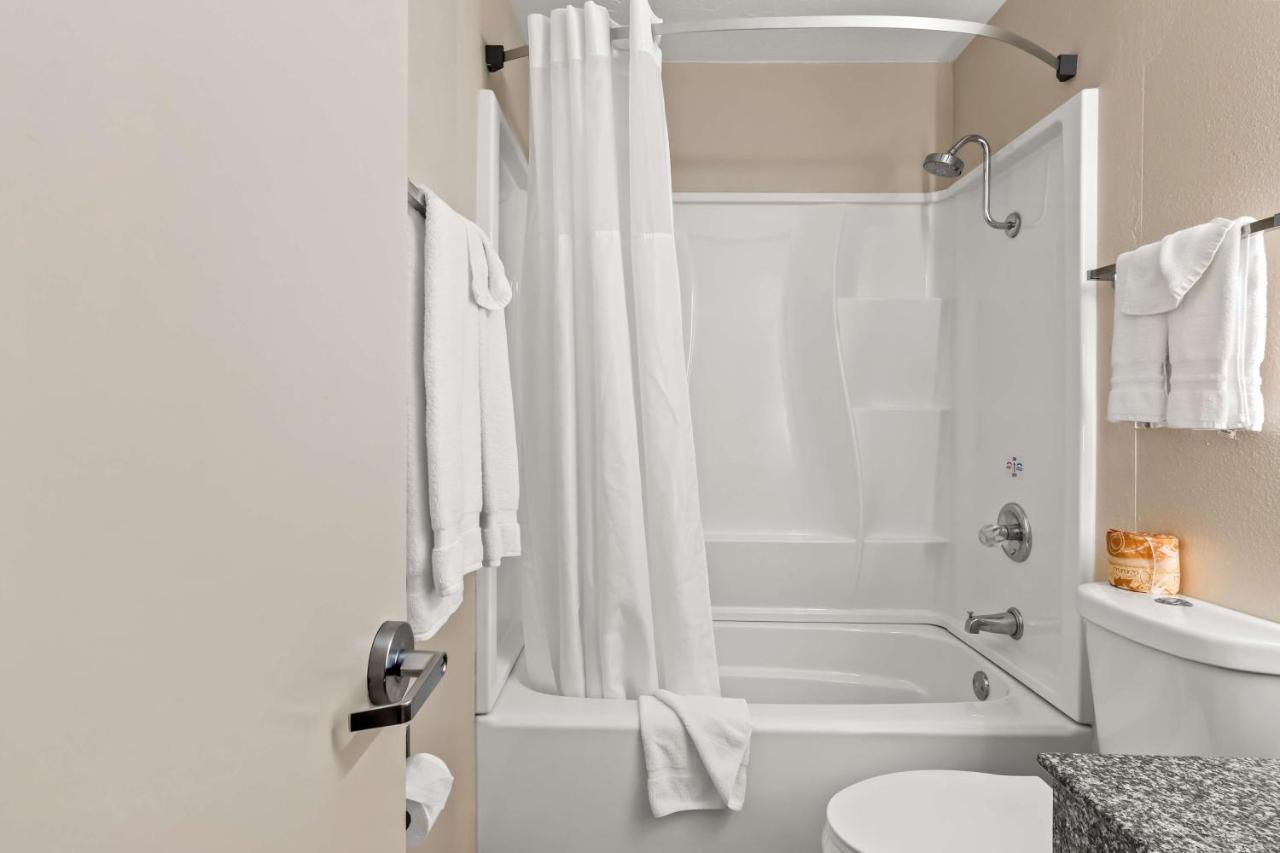 Large King Room - Non-Smoking at SureStay Hotel by Best Western Duncan