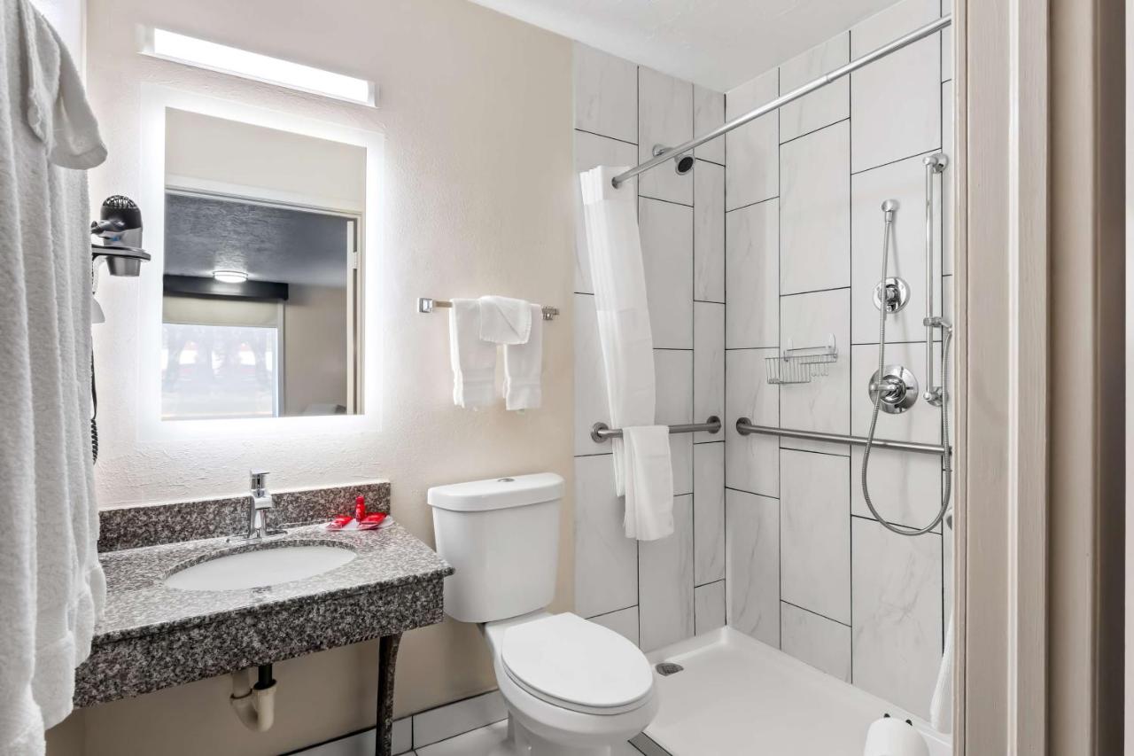 King Room with Roll-In Shower - Disability Access at SureStay Hotel by Best Western Duncan