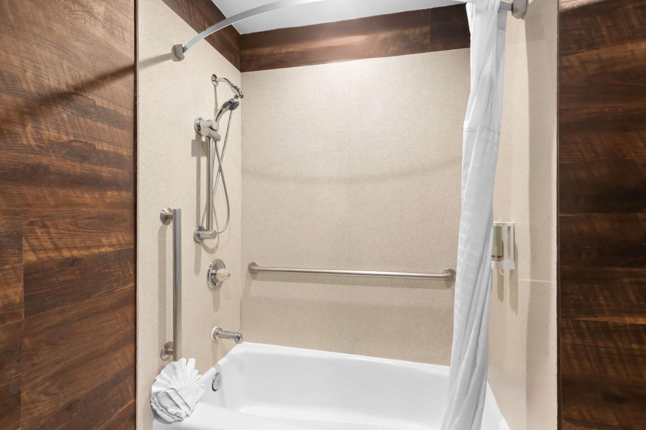Queen Room - Disability Access - Non Smoking at Best Western University Inn Santa Clara
