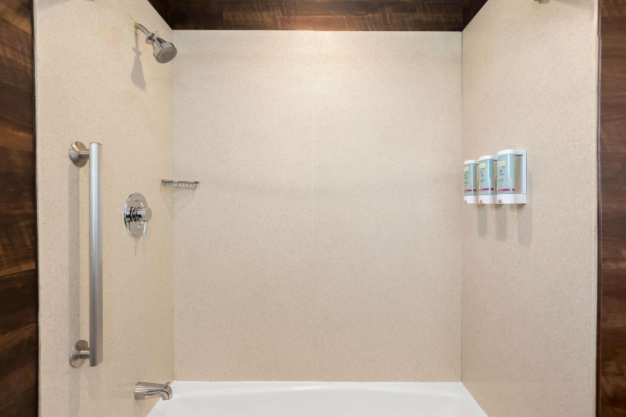 Large Queen Room with Two Queen Beds - Non smoking at Best Western University Inn Santa Clara