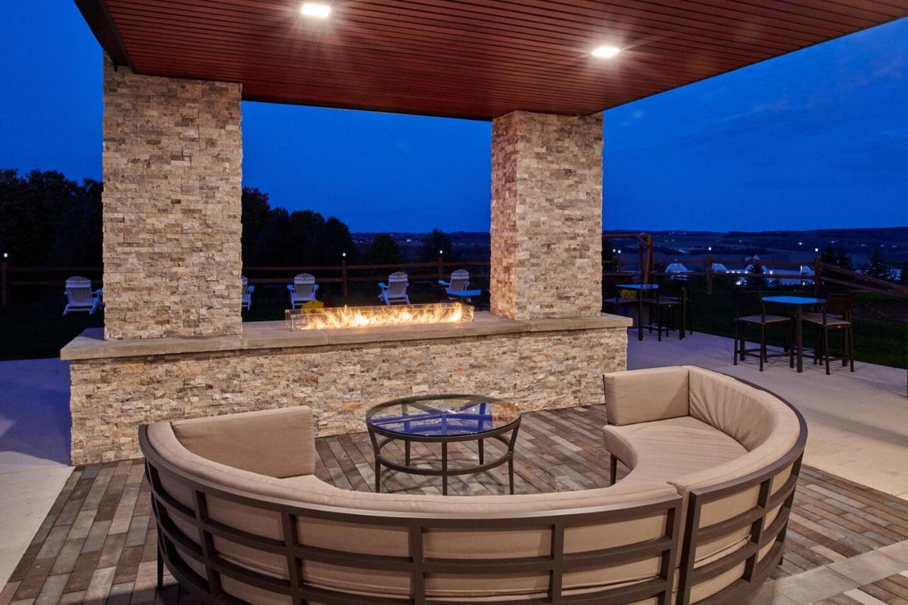 Guest Room, 1 King at Courtyard by Marriott Petoskey at Victories Square